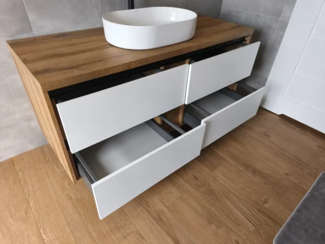 szafka_lazienkowa_biala_mat_drewno5