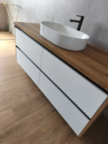 szafka_lazienkowa_biala_mat_drewno9