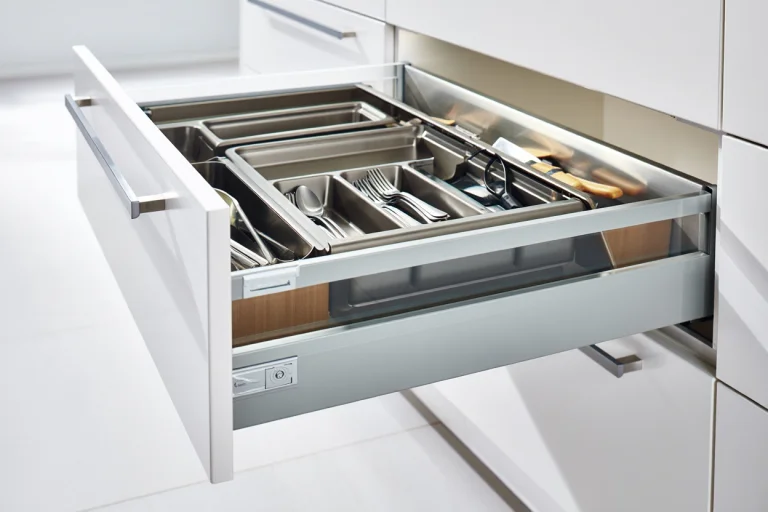 szuflada kuchenna cichy domyk meble na wymiar 